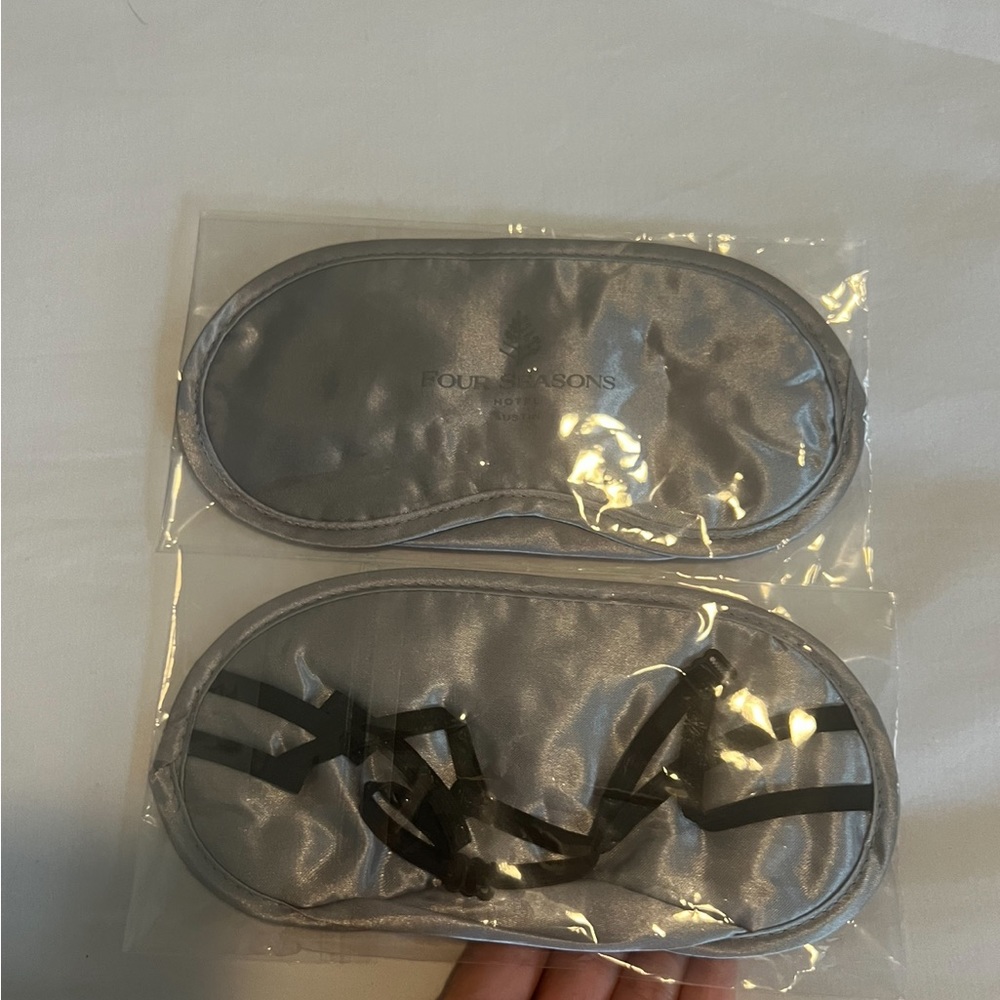 Gray Sleep Mask Set - Picture 3 of 3
